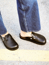 RIVA VEGAN STUDS BLACK