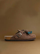 Zueco de piel marrón Bora Velour Brown con flecos y borlas Genuins
