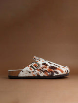 Zueco Genuins Riva leather cow de piel con estampado animal y hebilla ajustable, vista lateral